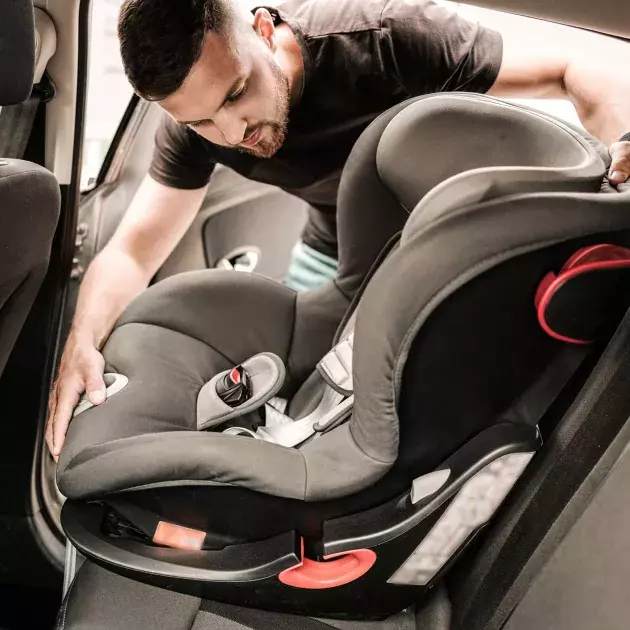 Location de voiture avec siège enfant gratuit à Agadir – Explorez la ville en toute sécurité 🚘👶🌴
